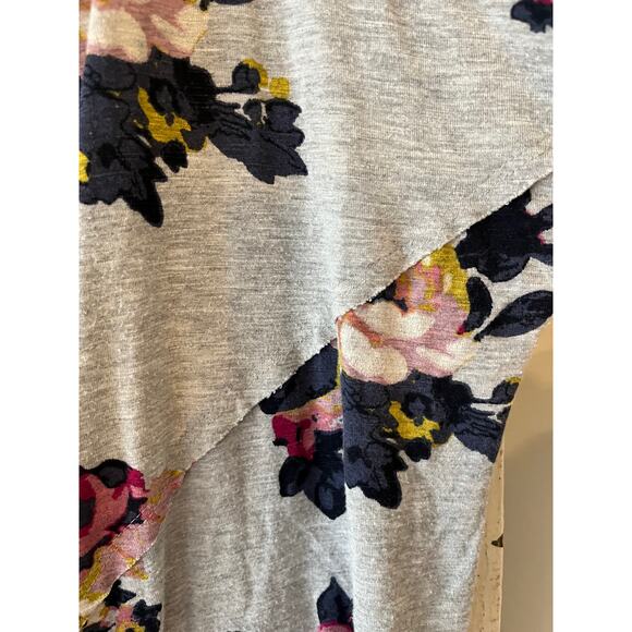 Maurices XL gray floral scoop neck top - Picture 2 of 5